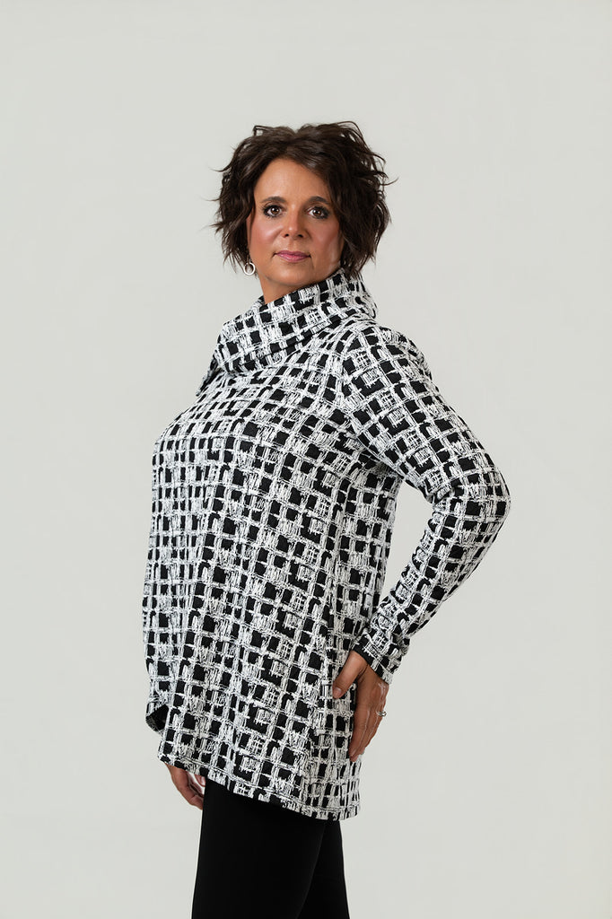 Pure Essence Geometric Textured Knit Tab Collar Overlay Tunic - Black/Snow