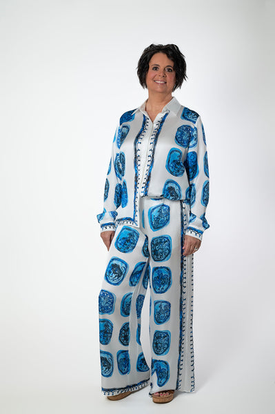 Laura V Medallion Print Two Piece Blouse & Wide Leg Pant Set - Blue/Ivory