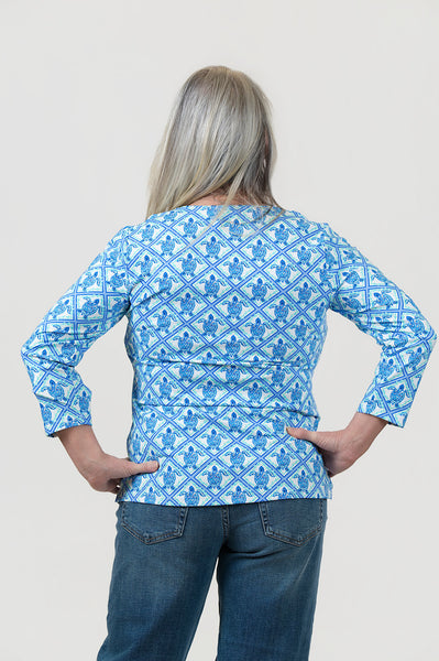 Lulu-B V-Neck Sea Turtle Print 3/4 Sleeve Top - Blue/White