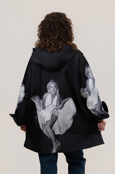 Oopera Toggle Front Closure Reversible Marilyn Monroe Print Hooded Raincoat - Black/White