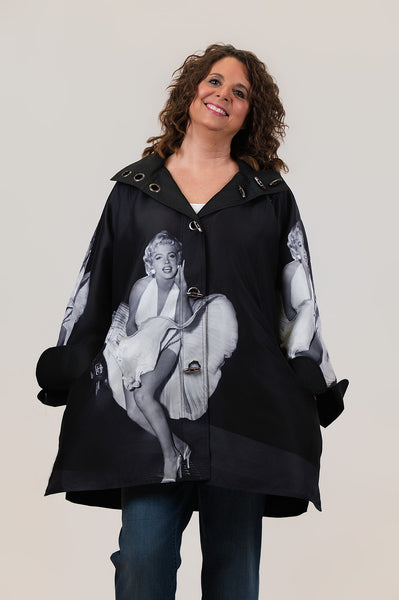 Oopera Toggle Front Closure Reversible Marilyn Monroe Print Hooded Raincoat - Black/White