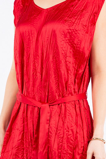Paparazzi Pleated Crinkle Satin Sleeveless Midi Dress - Red