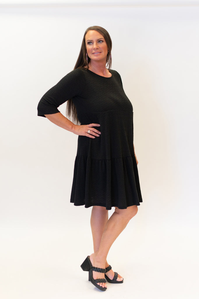 Pure Essence 3/4 Sleeve Round Neck Tiered Crinkle Knit Dress - Black