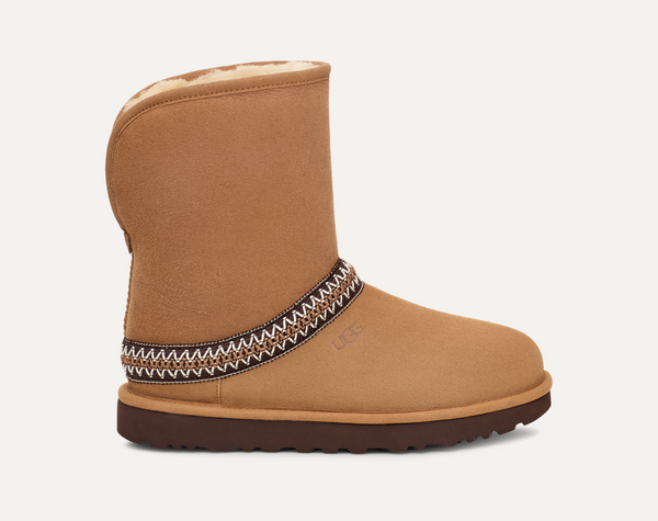 UGG® Classic Short Crescent - Chestnut